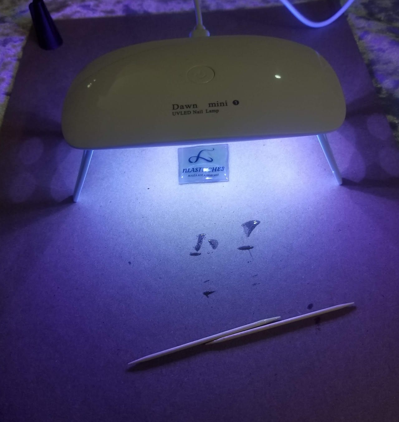 Curing the resin under the UV LED lamp